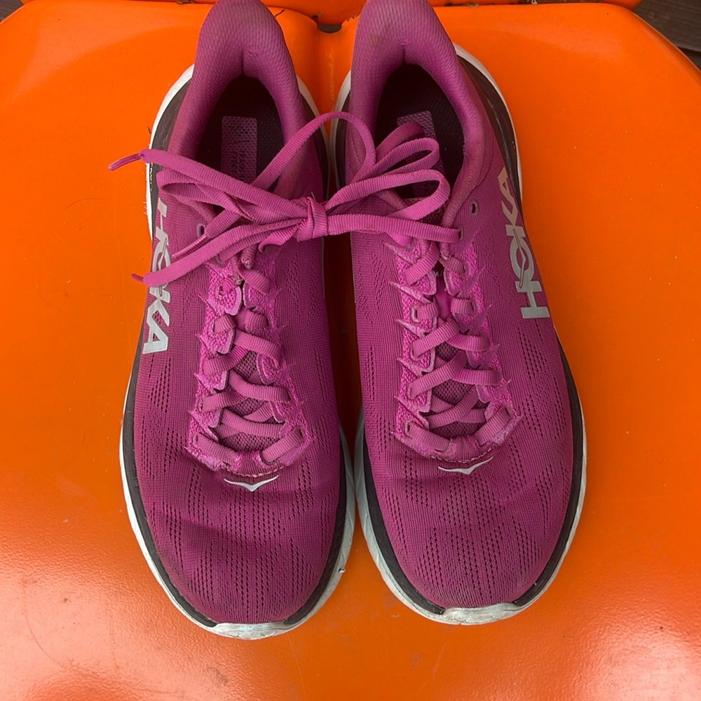 HOkA Mach 4 size 9 women’s